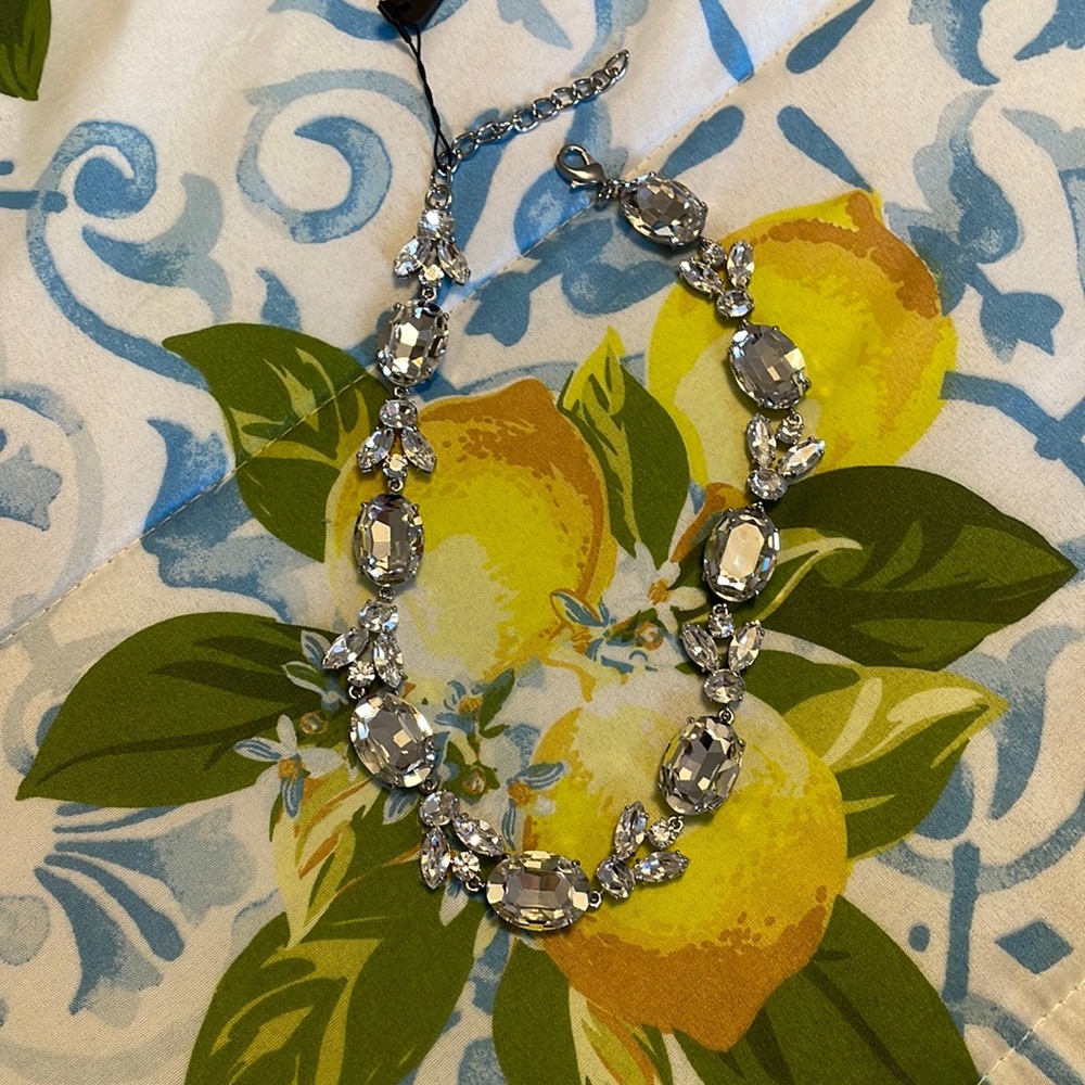 Short diamond necklace